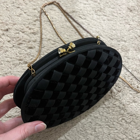 🚫SOLD Velvet clasp cross body clutch - Picture 2 of 5